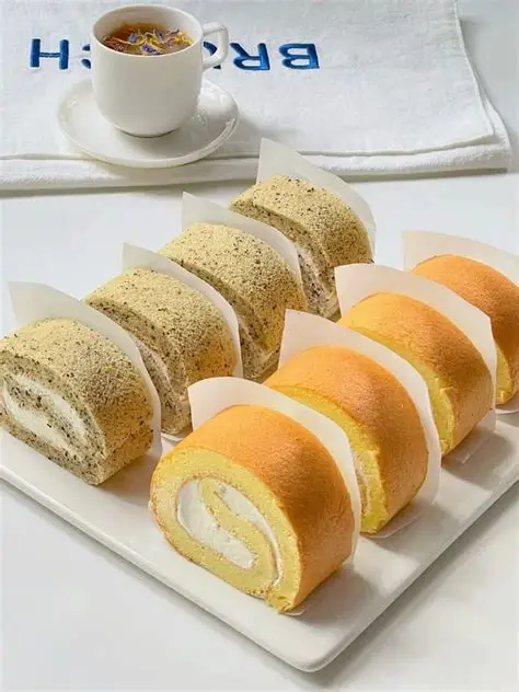 Swiss Roll Cake Cutting and Paper Packing Machine